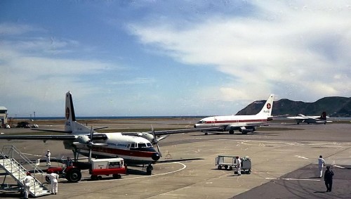 NZAW-NAC_F27_and_737_at_Wellington_Airport_1969